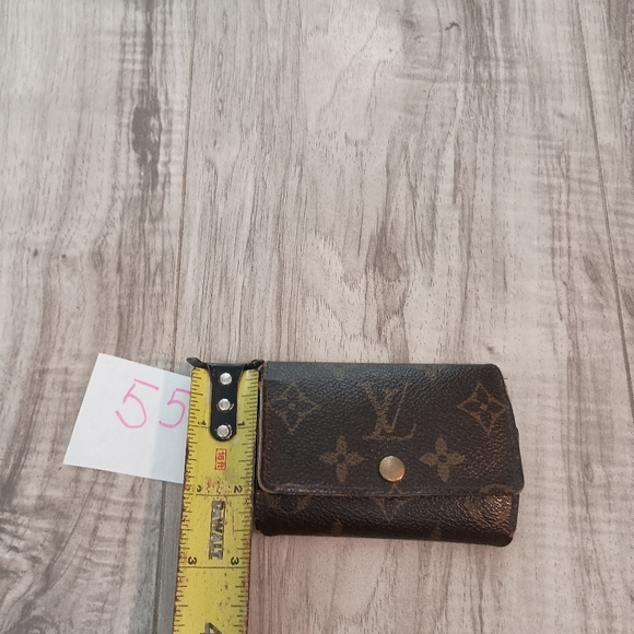 LOUIS VUITTON Monogram Multicles 6 Key Case - Picture 11 of 11